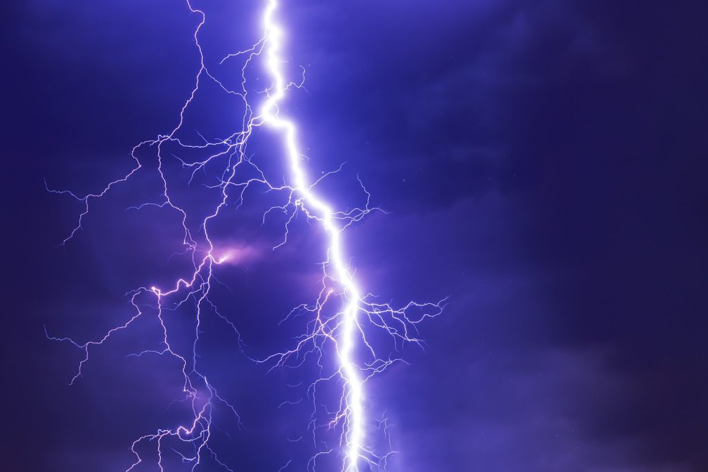 lightning, thunderstorm, super cell-2568381.jpg